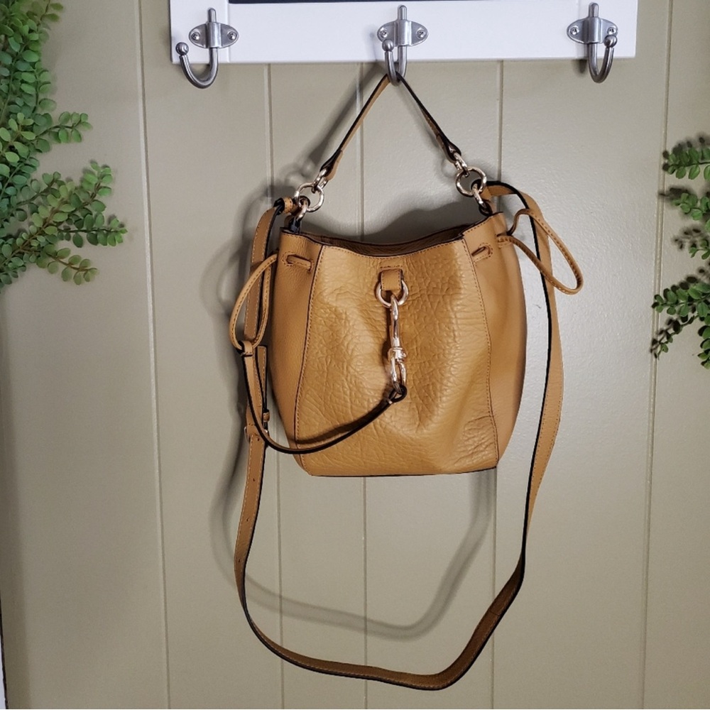 🚫⚠️ SOLD ⚠️🚫 Vince Camuto Crossbody
